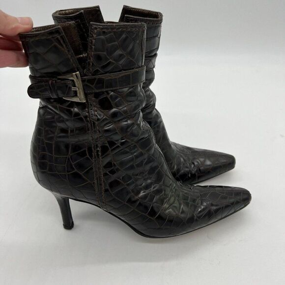 Stuart Weitzman Chocolate Polished Crocodile Patent Zip Bootie With Buckle 6.5B - Picture 1 of 7